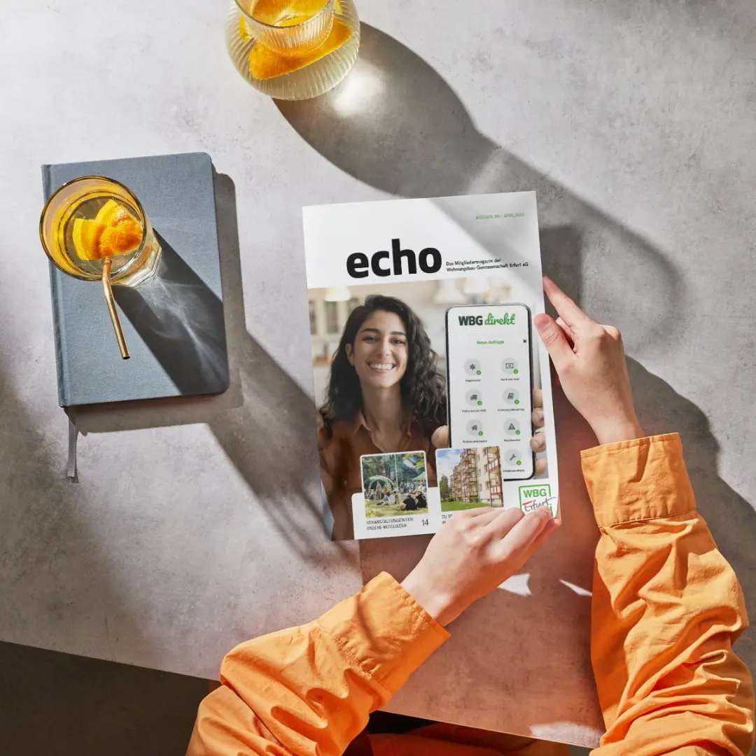 WBG Erfurt-Magazin "echo" 156 Person liest das WBG-Magazin „echo“ bei Getränk und Notizbuch