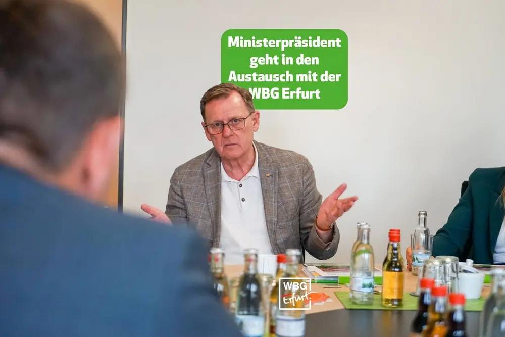 Politiker im Gespräch während eines Treffens mit WBG Erfurt