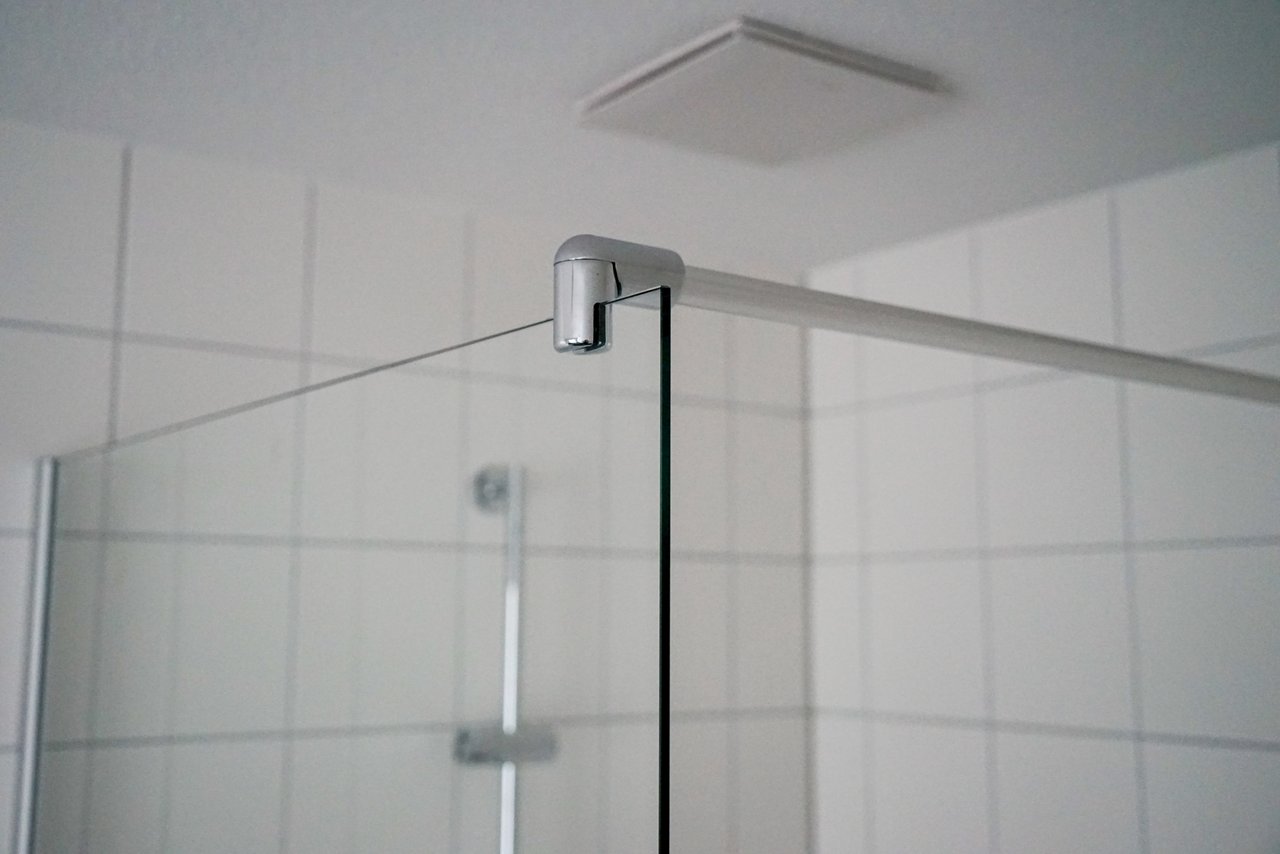 Dusche in 2-Raum-Wohnung
