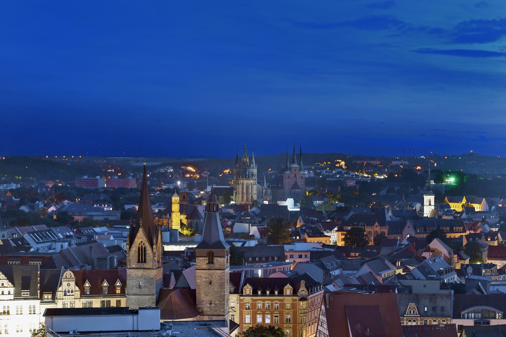 Über den Dächern Erfurts bei nacht