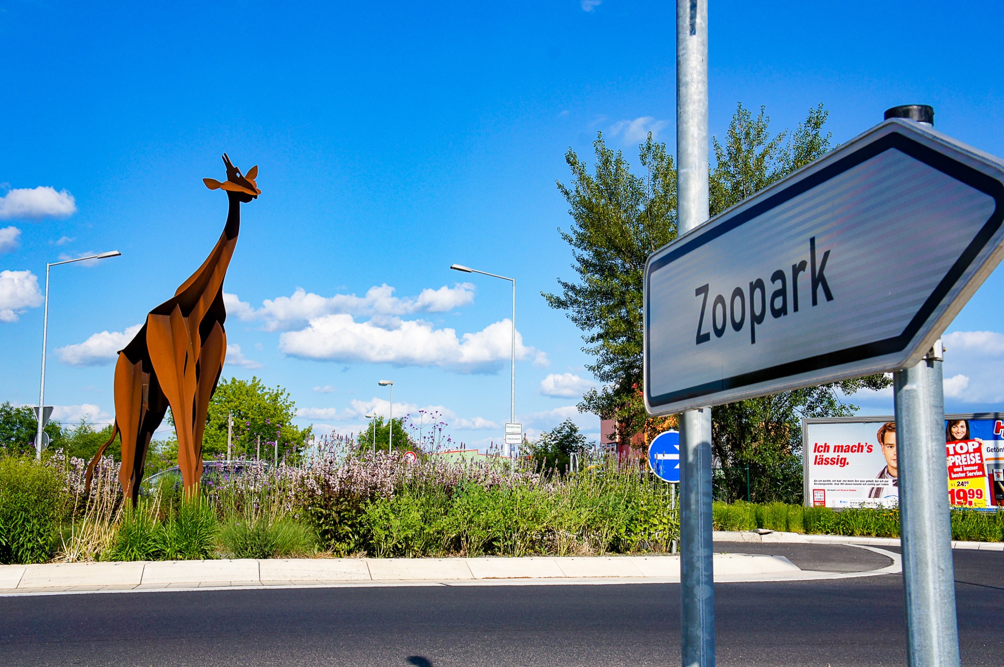 Straßenschild zum Thüringer Zoopark